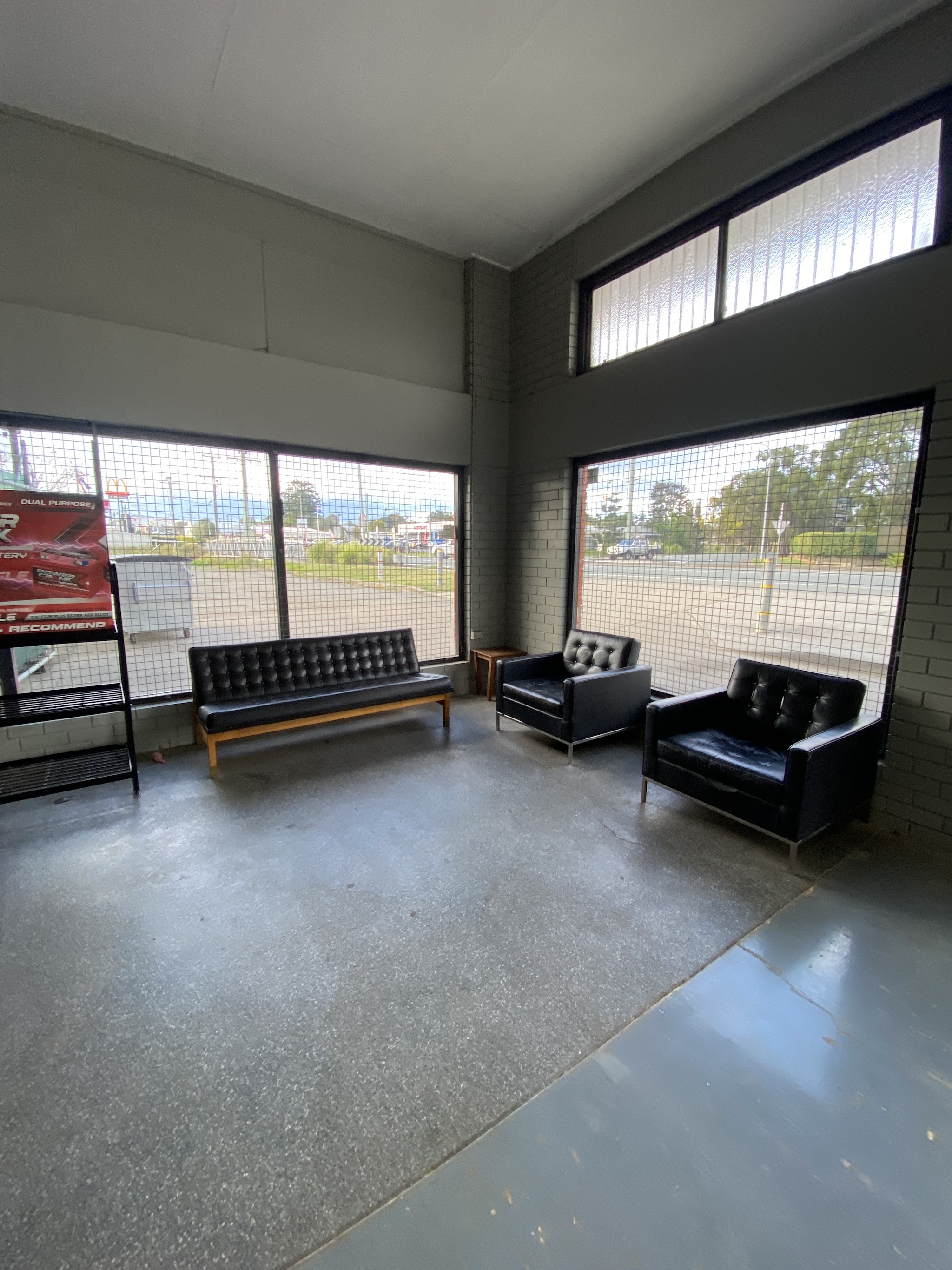 The customer waiting room at Geben Mechanical, with leather lounge seating and windows onto Brisbane Street